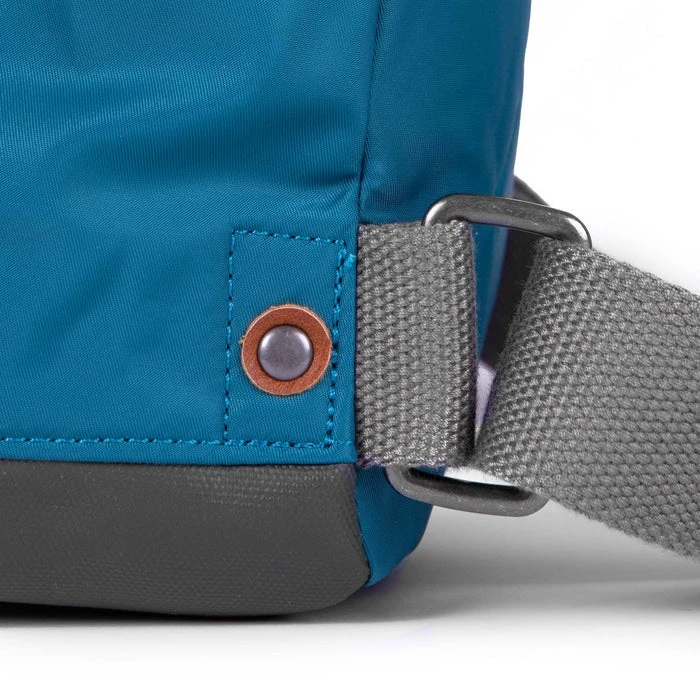 Mochila Roka London Bantry B mediana sostenible Nylon Turquesa (marine)