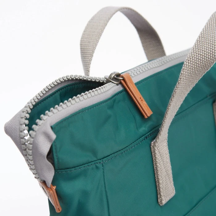 Mochila Roka London Bantry B mediana sostenible Nylon Verde (Teal)