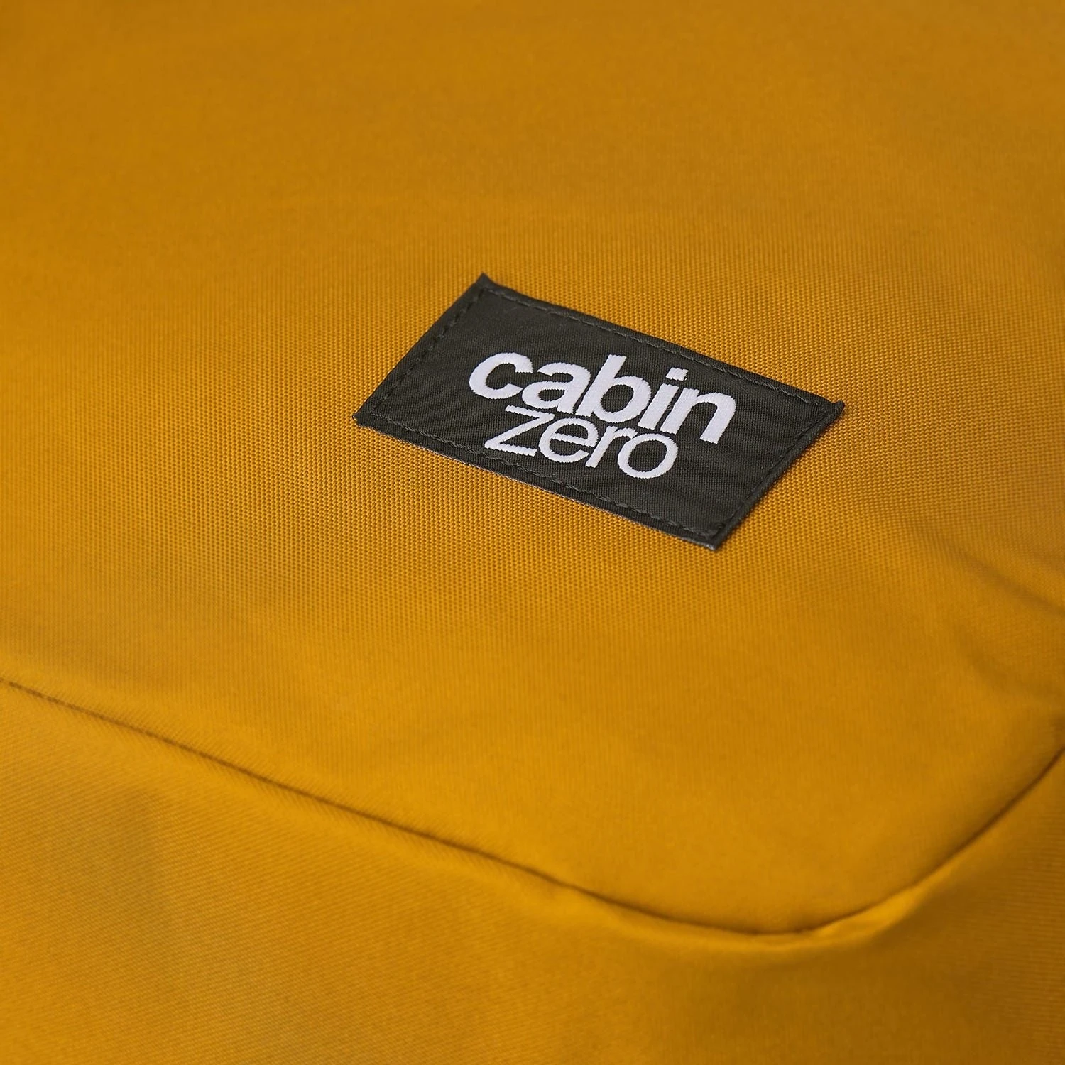 Mochila de viaje Cabin Zero Classic 44 L. Mostaza (Orange Chilli)
