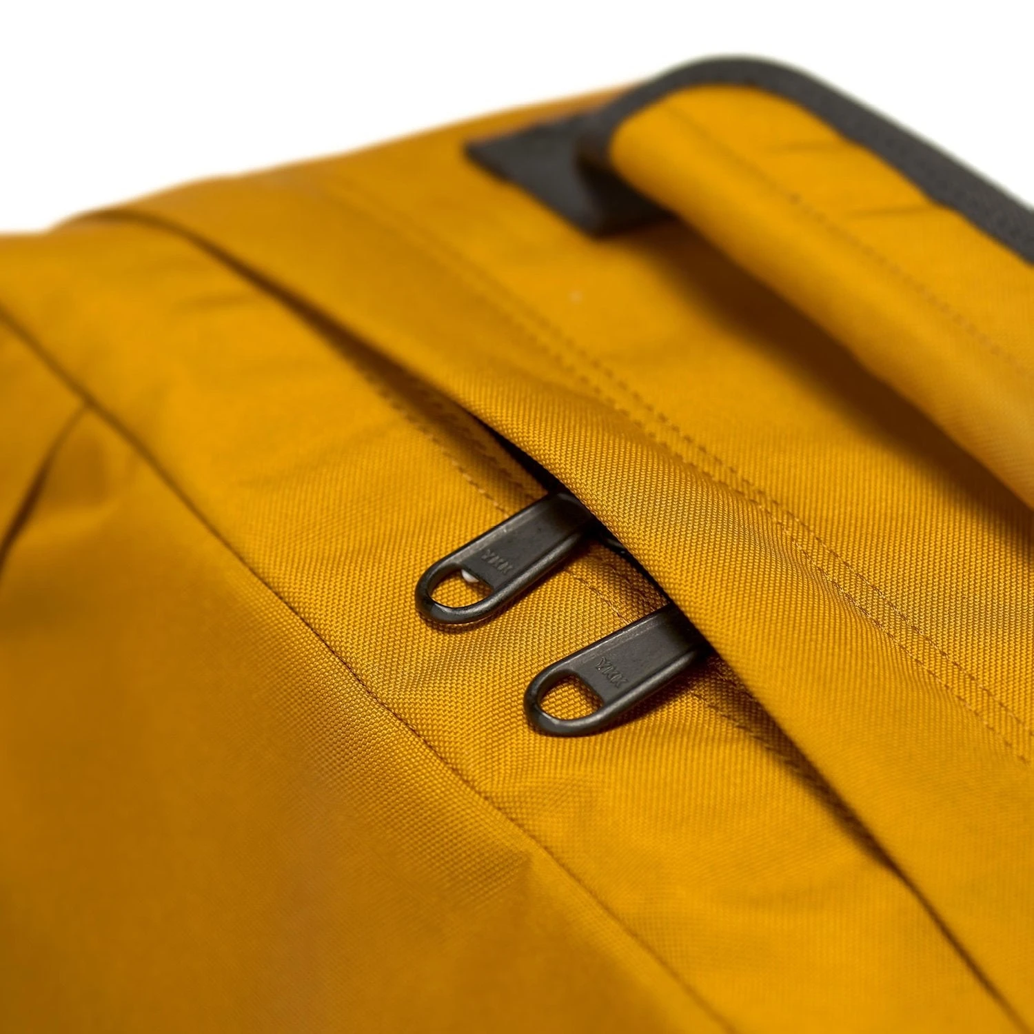 Mochila de viaje Cabin Zero Classic 44 L. Mostaza (Orange Chilli)