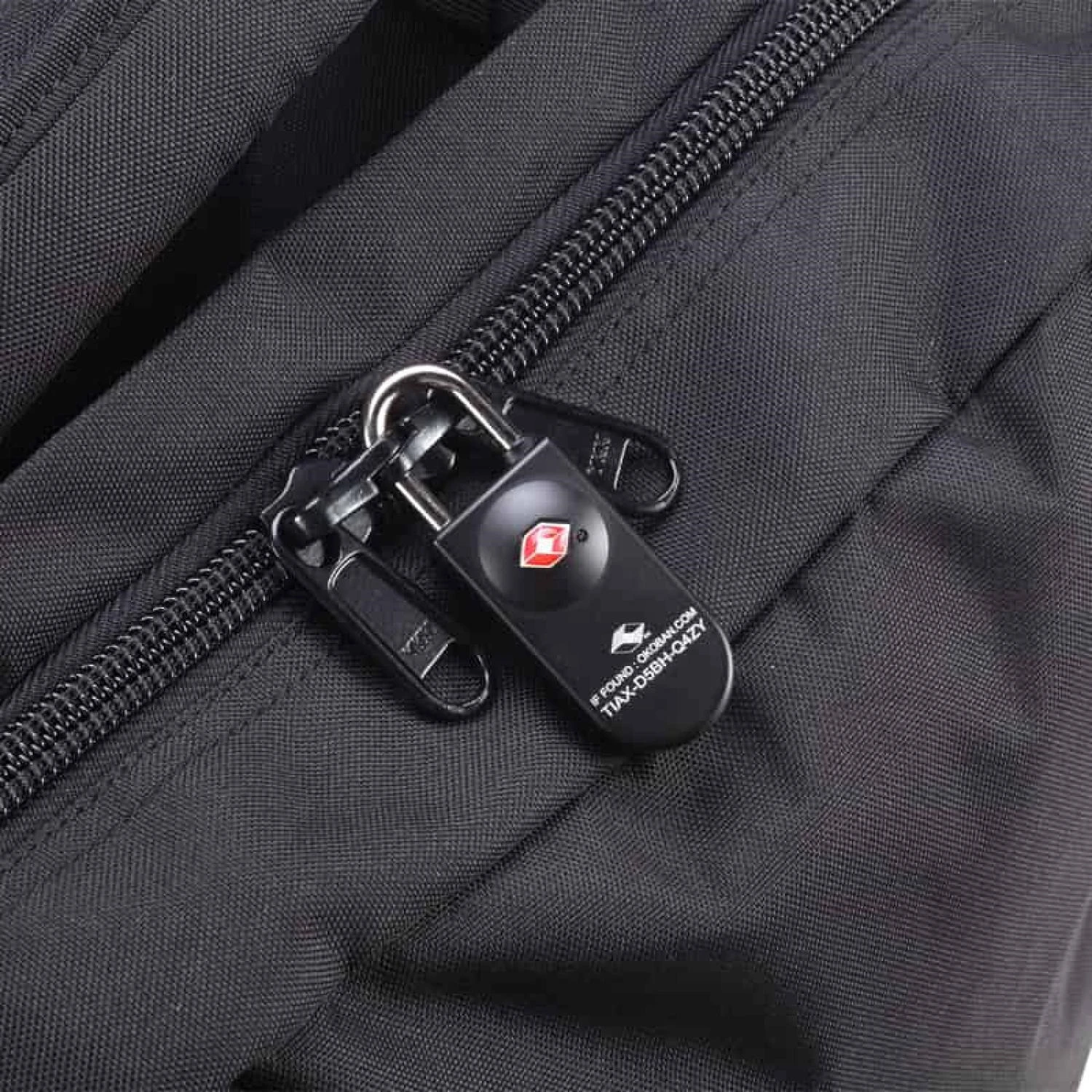 Mochila de viaje Cabin Zero Classic 28 L. Negro (Absolute Black)