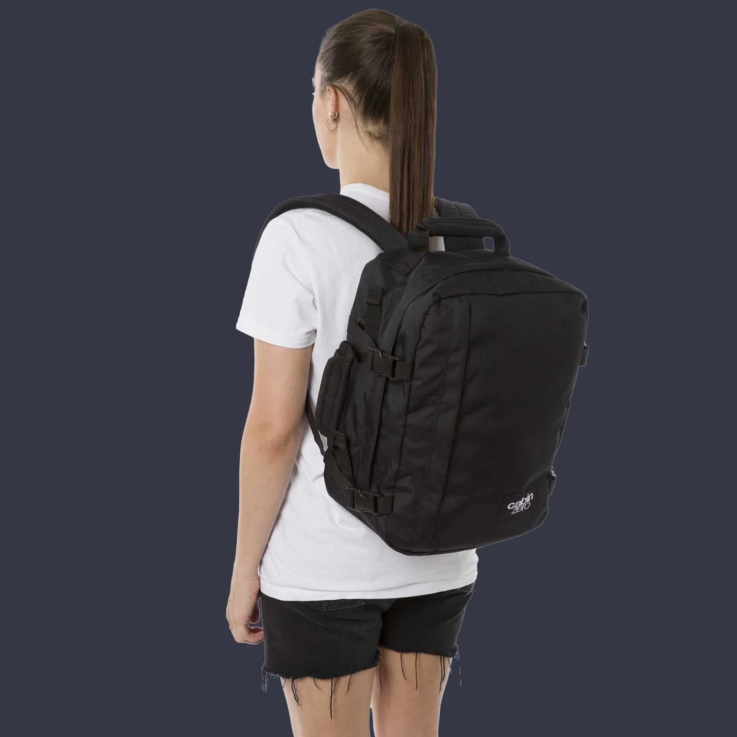 Mochila de viaje Cabin Zero Classic 28 L. Negro (Absolute Black)