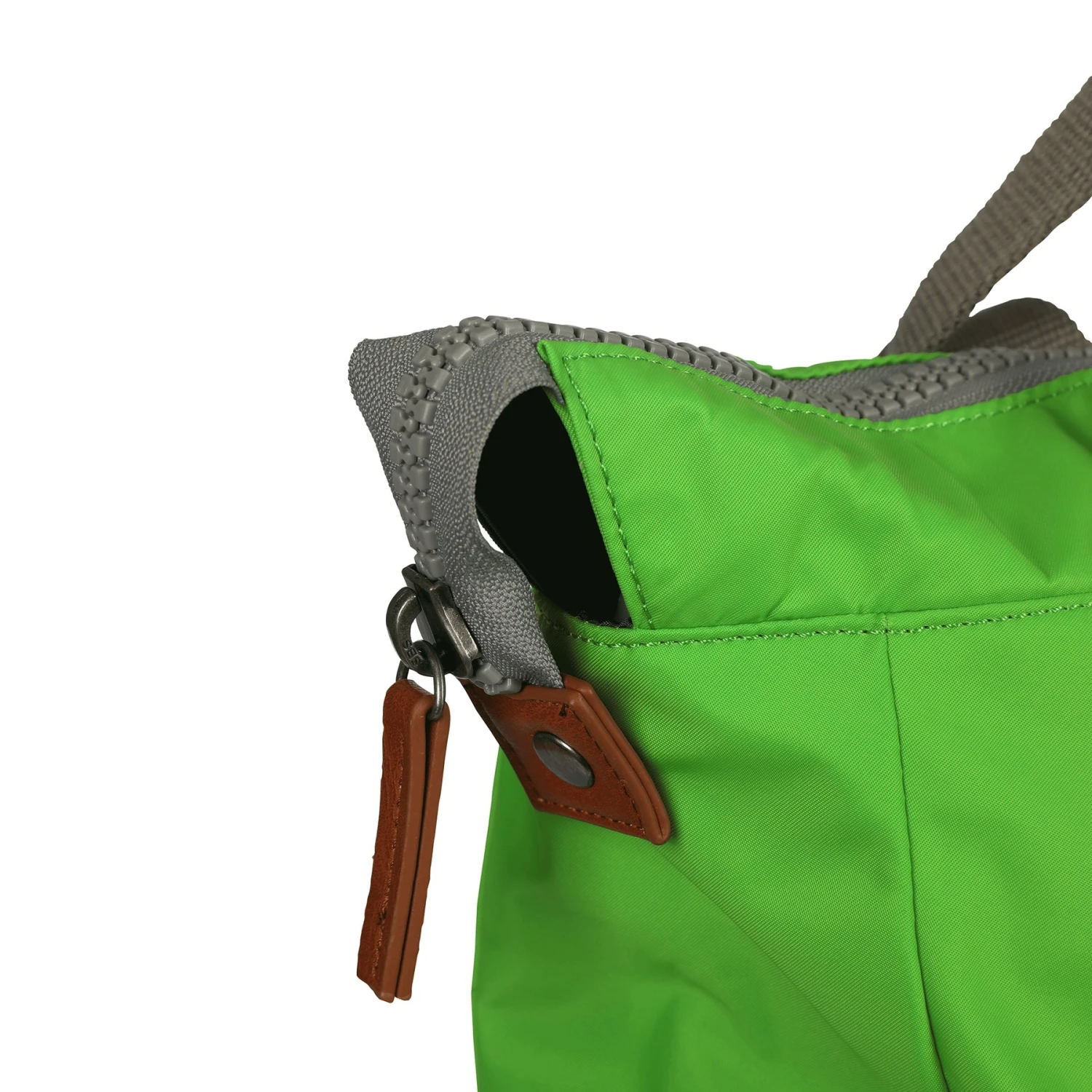 Mochila Roka London Bantry B mediana sostenible Nylon Verde (Kelly Green)